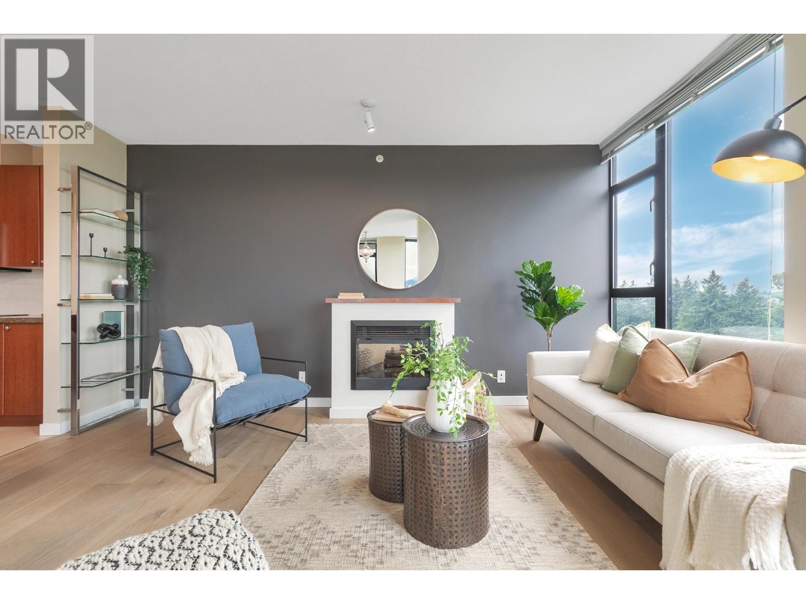 2203 15 E ROYAL AVENUE, New Westminster