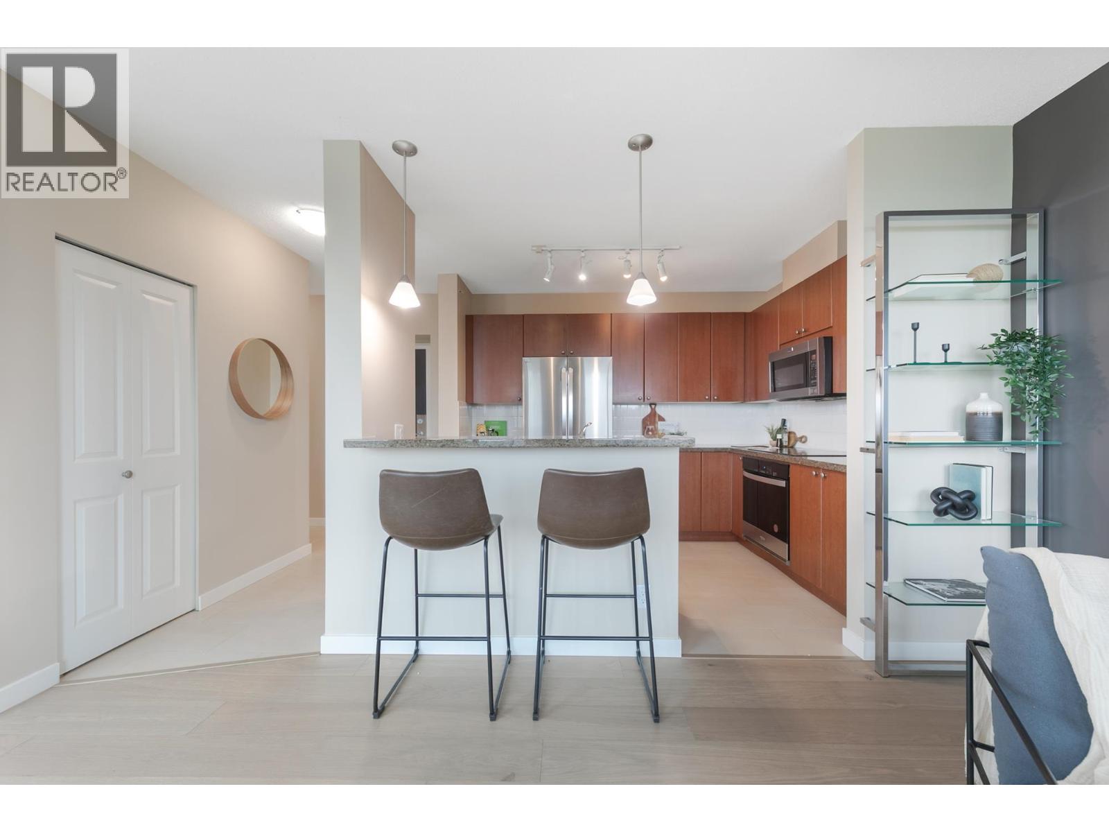 2203 15 E ROYAL AVENUE, New Westminster