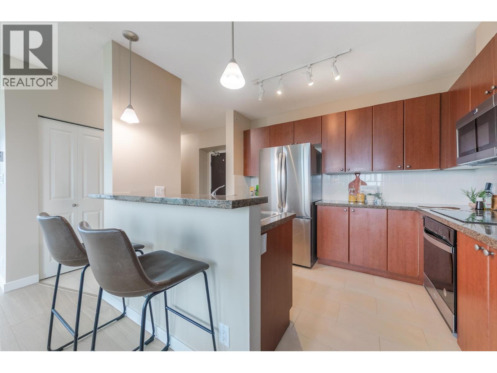 2203 15 E ROYAL AVENUE, New Westminster