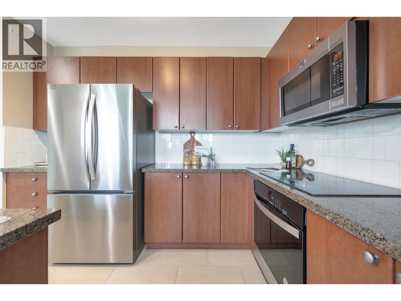 2203 15 E ROYAL AVENUE, New Westminster