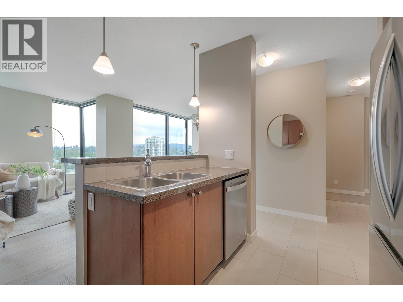 2203 15 E ROYAL AVENUE, New Westminster