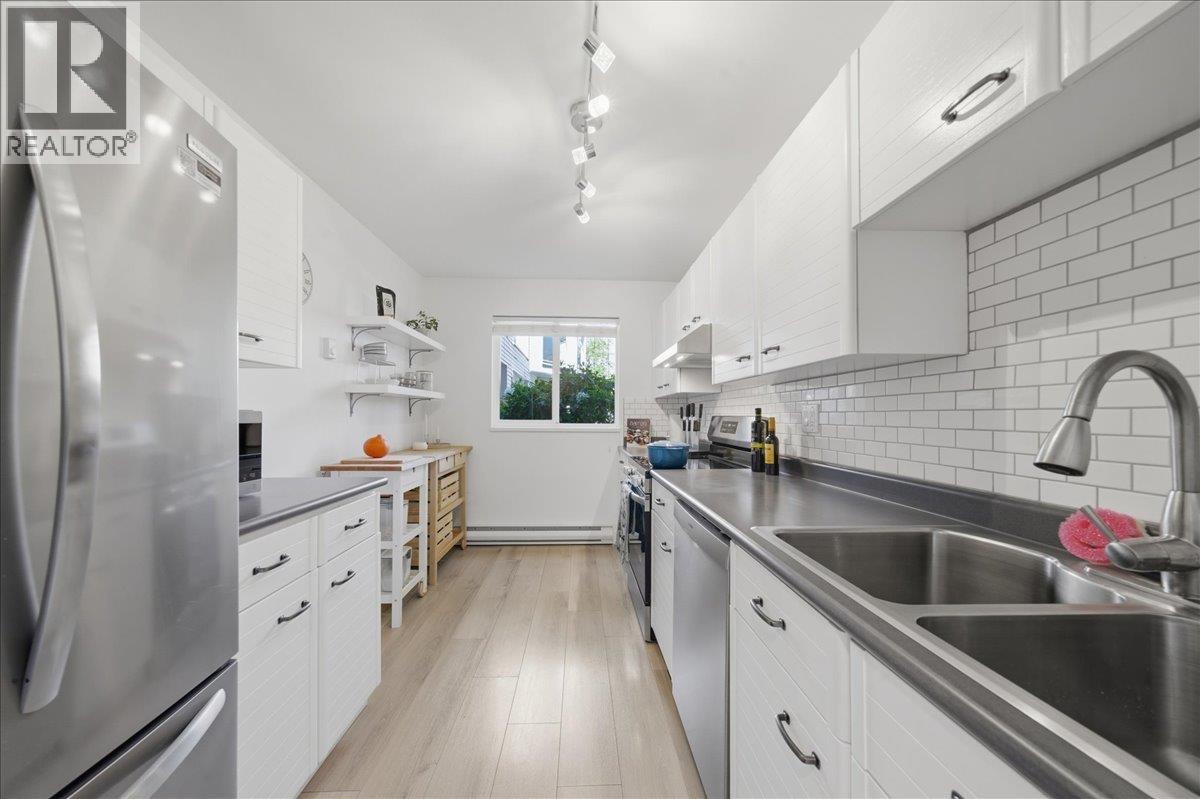 104 2339 SHAUGHNESSY STREET, Port Coquitlam