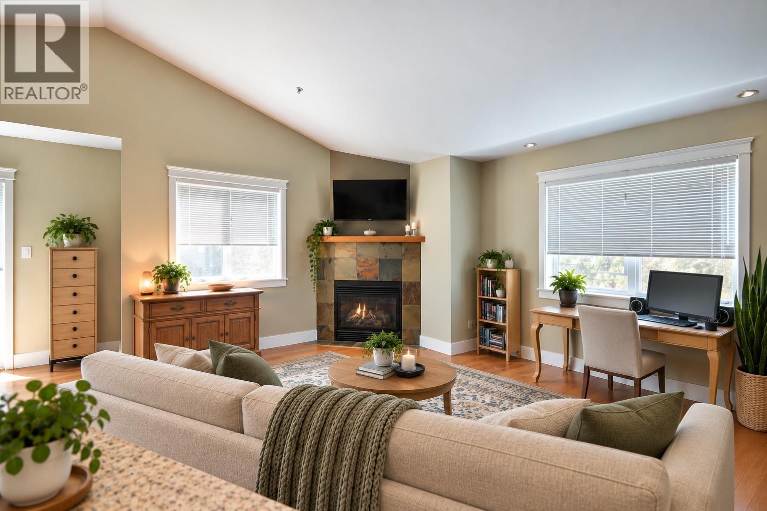208 518 SHAW ROAD, Gibsons