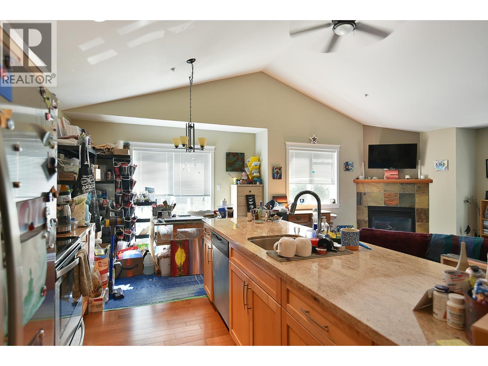 208 518 SHAW ROAD, Gibsons