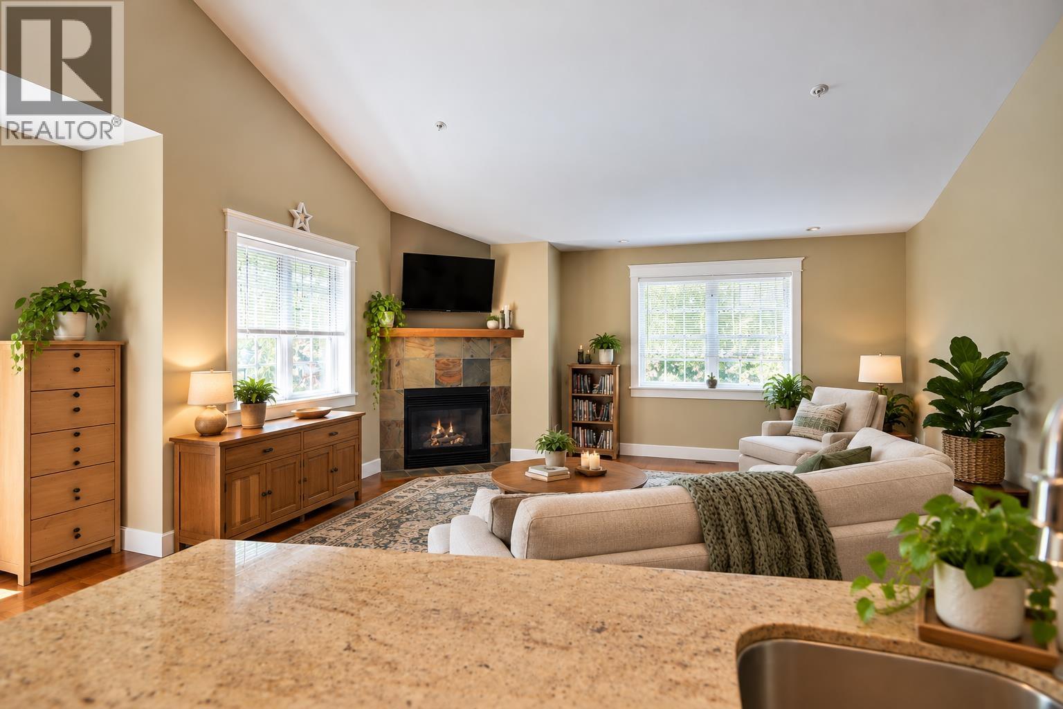 208 518 SHAW ROAD, Gibsons