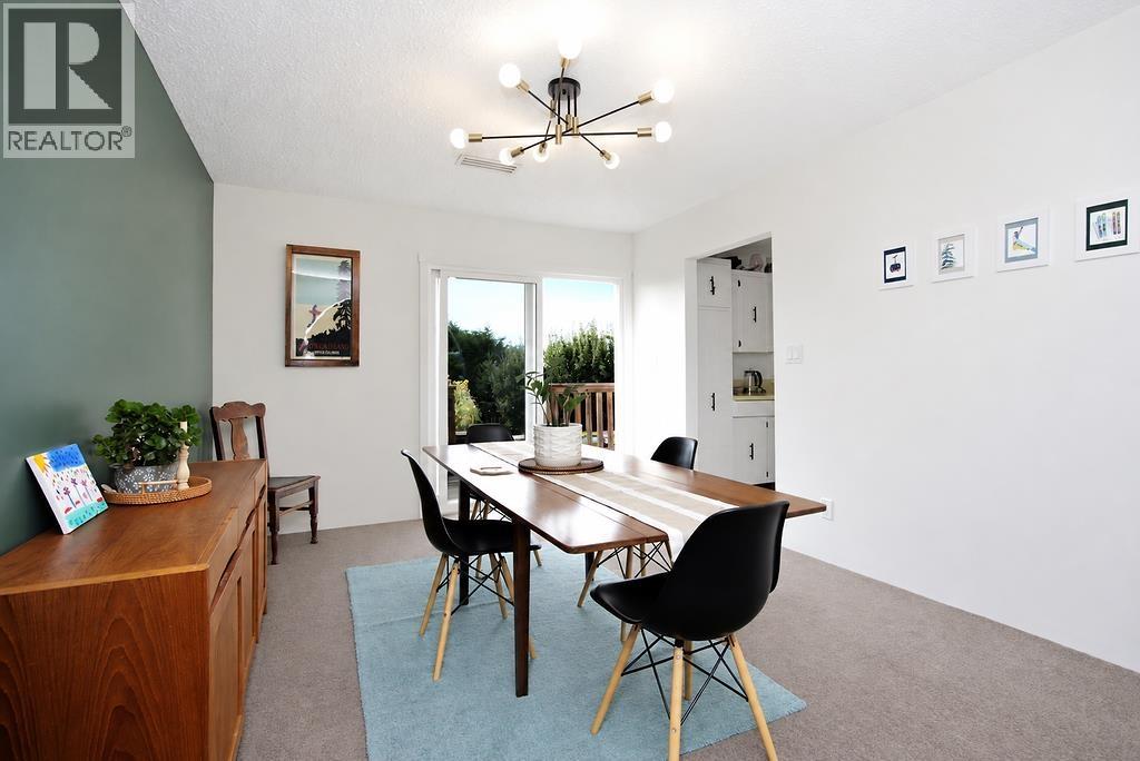 6447 SAMRON ROAD, Sechelt
