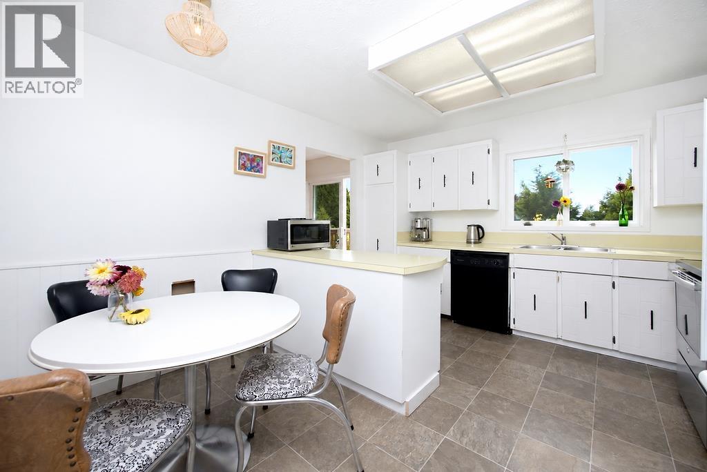 6447 SAMRON ROAD, Sechelt