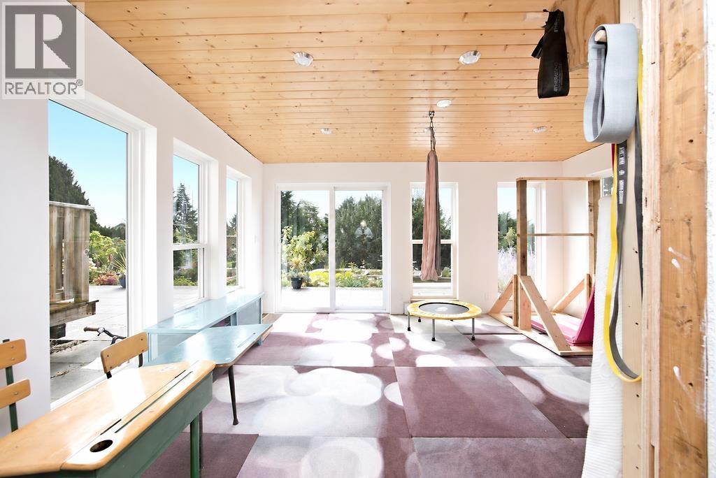 6447 SAMRON ROAD, Sechelt