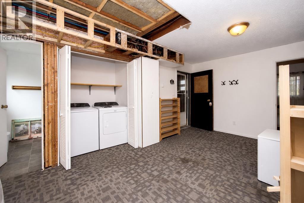 6447 SAMRON ROAD, Sechelt