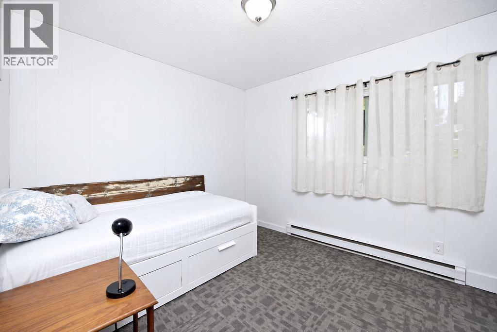6447 SAMRON ROAD, Sechelt