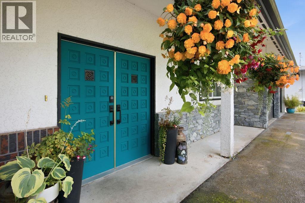 6447 SAMRON ROAD, Sechelt