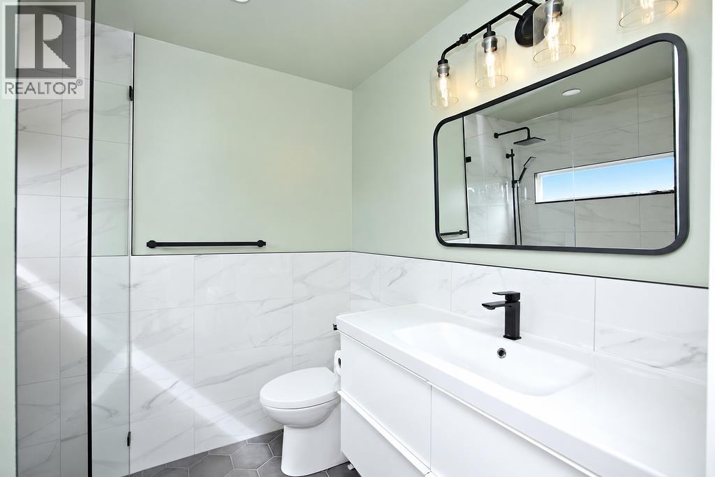 6447 SAMRON ROAD, Sechelt