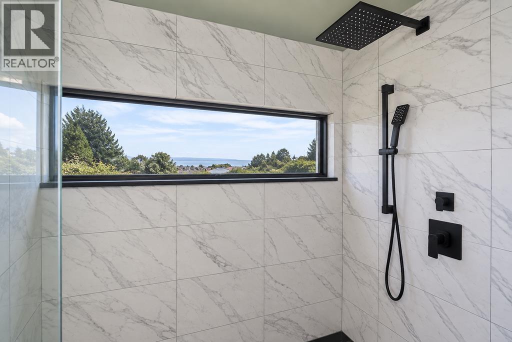 6447 SAMRON ROAD, Sechelt
