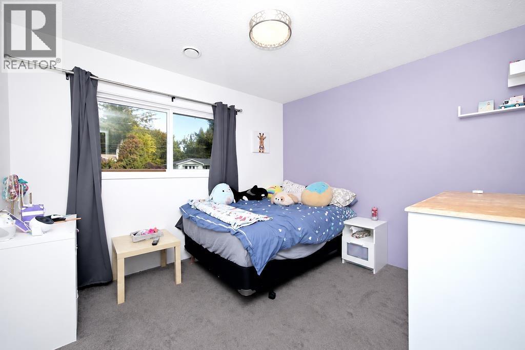 6447 SAMRON ROAD, Sechelt