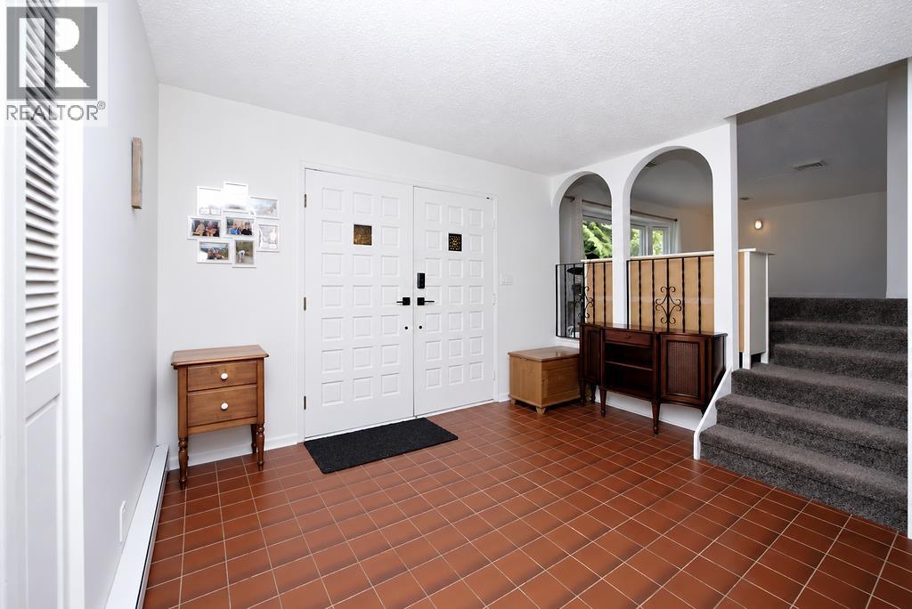 6447 SAMRON ROAD, Sechelt