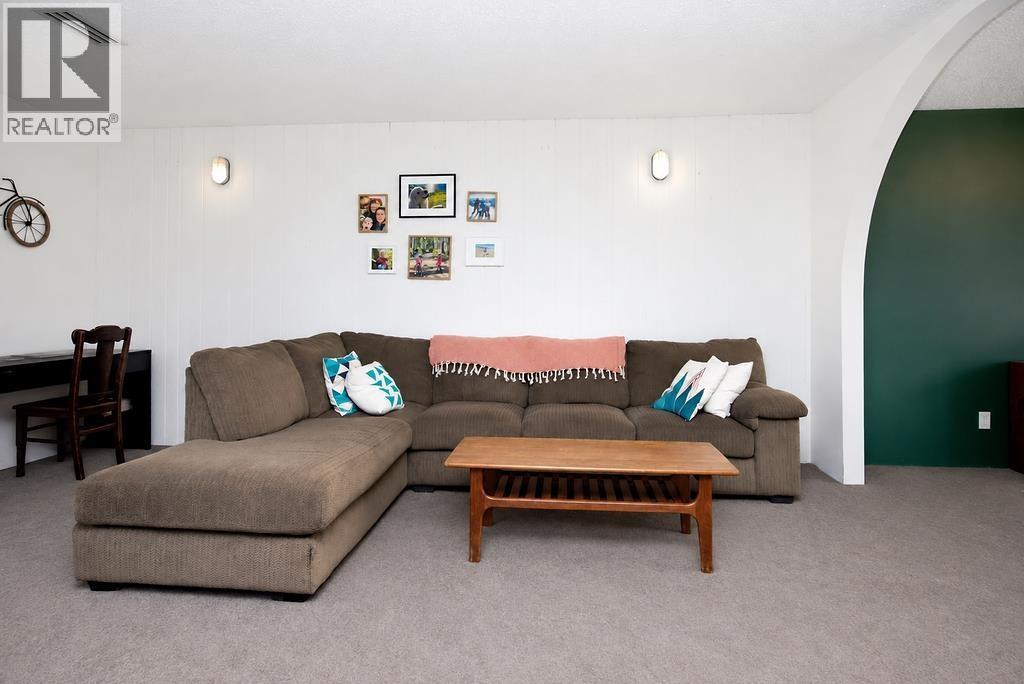 6447 SAMRON ROAD, Sechelt