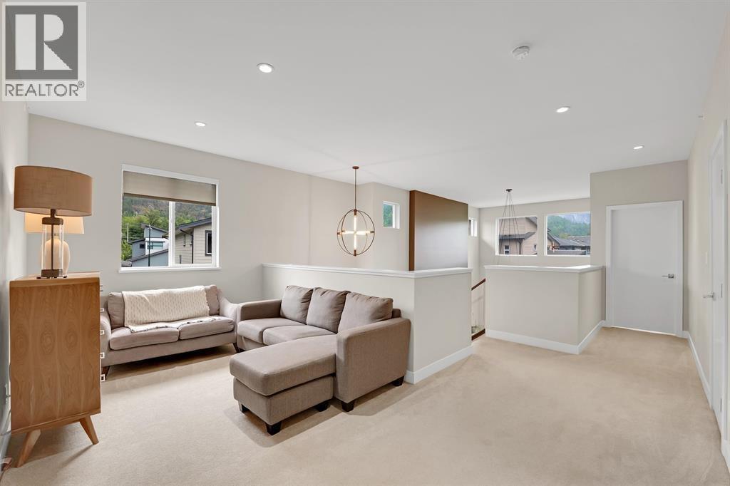 39340 FALCON CRESCENT, Squamish