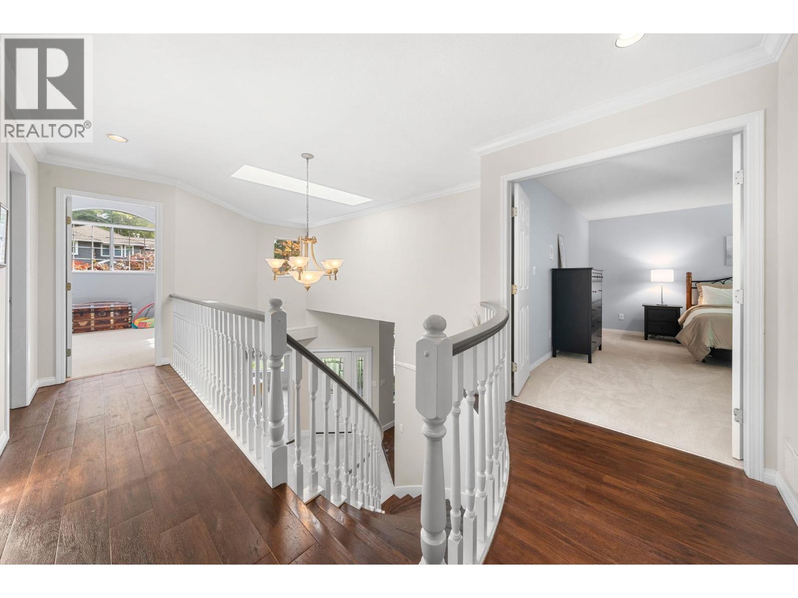 1617 EMERSON COURT, North Vancouver