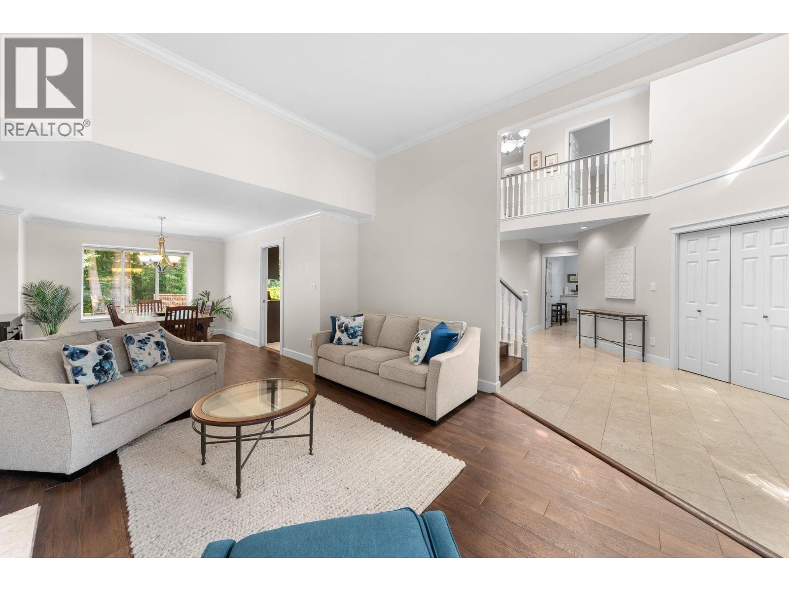 1617 EMERSON COURT, North Vancouver