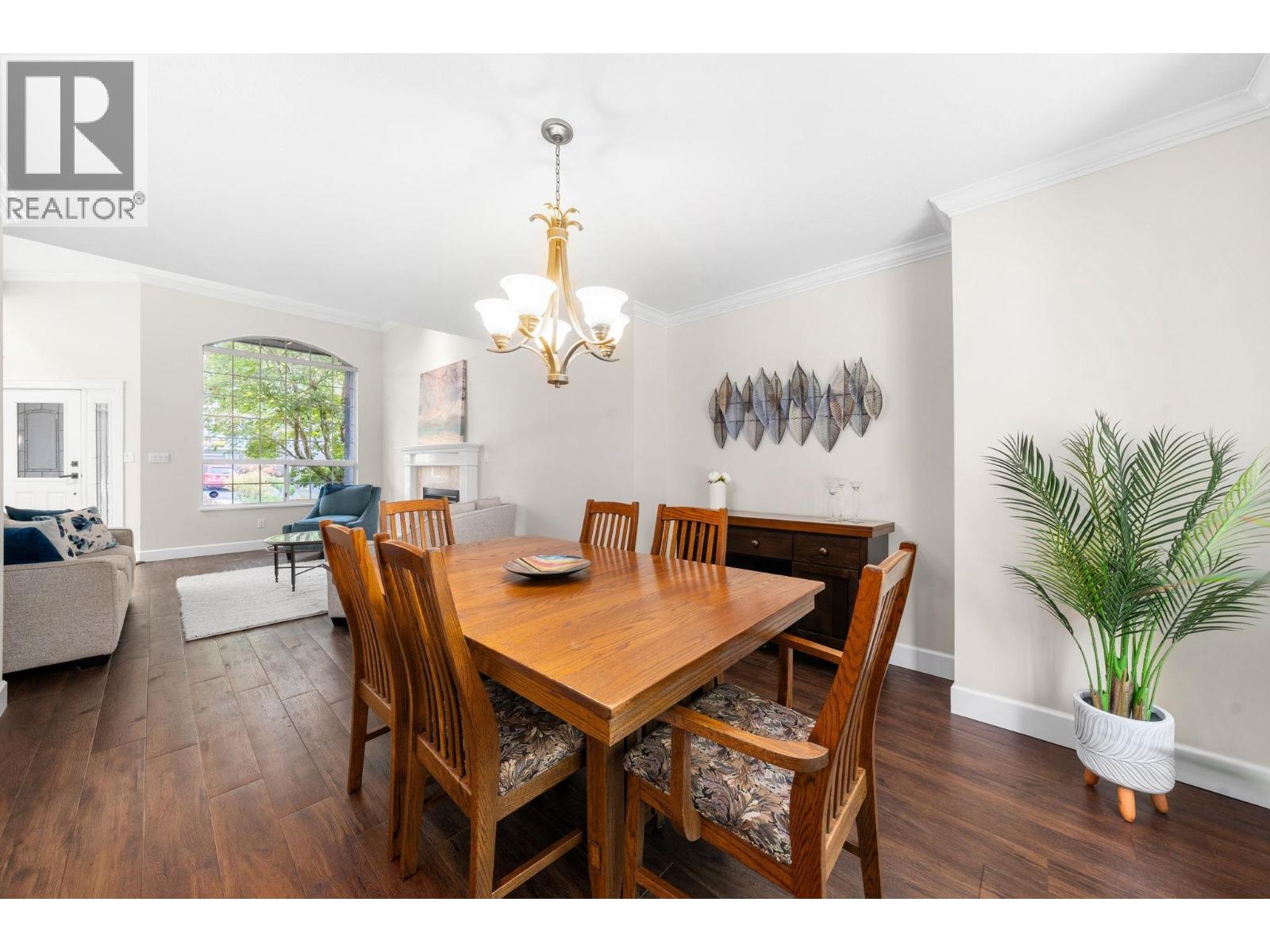1617 EMERSON COURT, North Vancouver