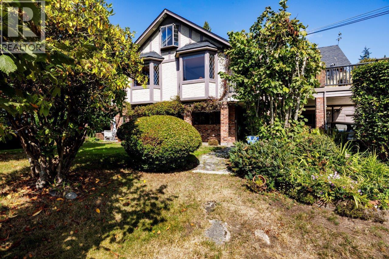 350 E WINDSOR ROAD, North Vancouver