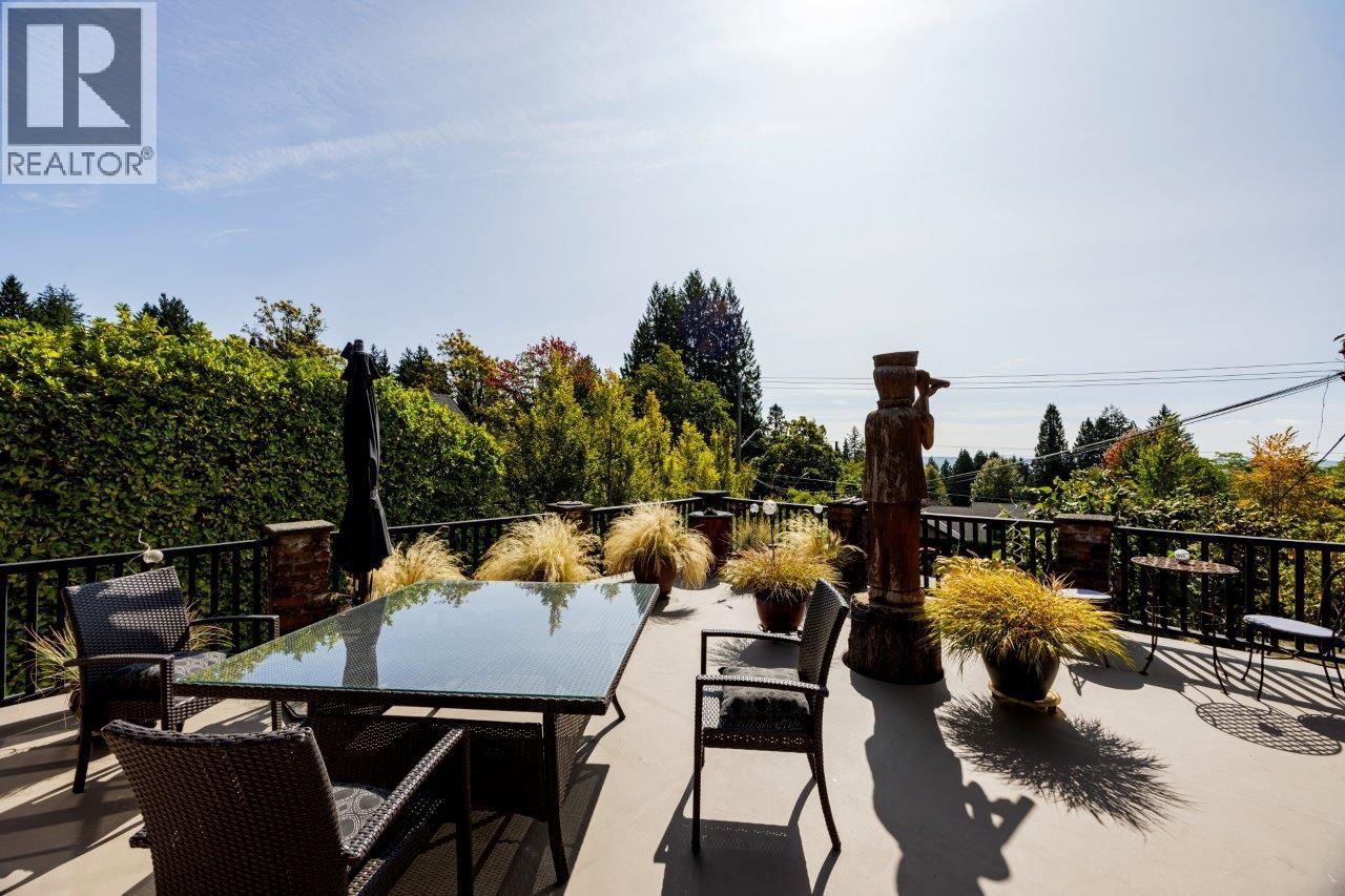 350 E WINDSOR ROAD, North Vancouver