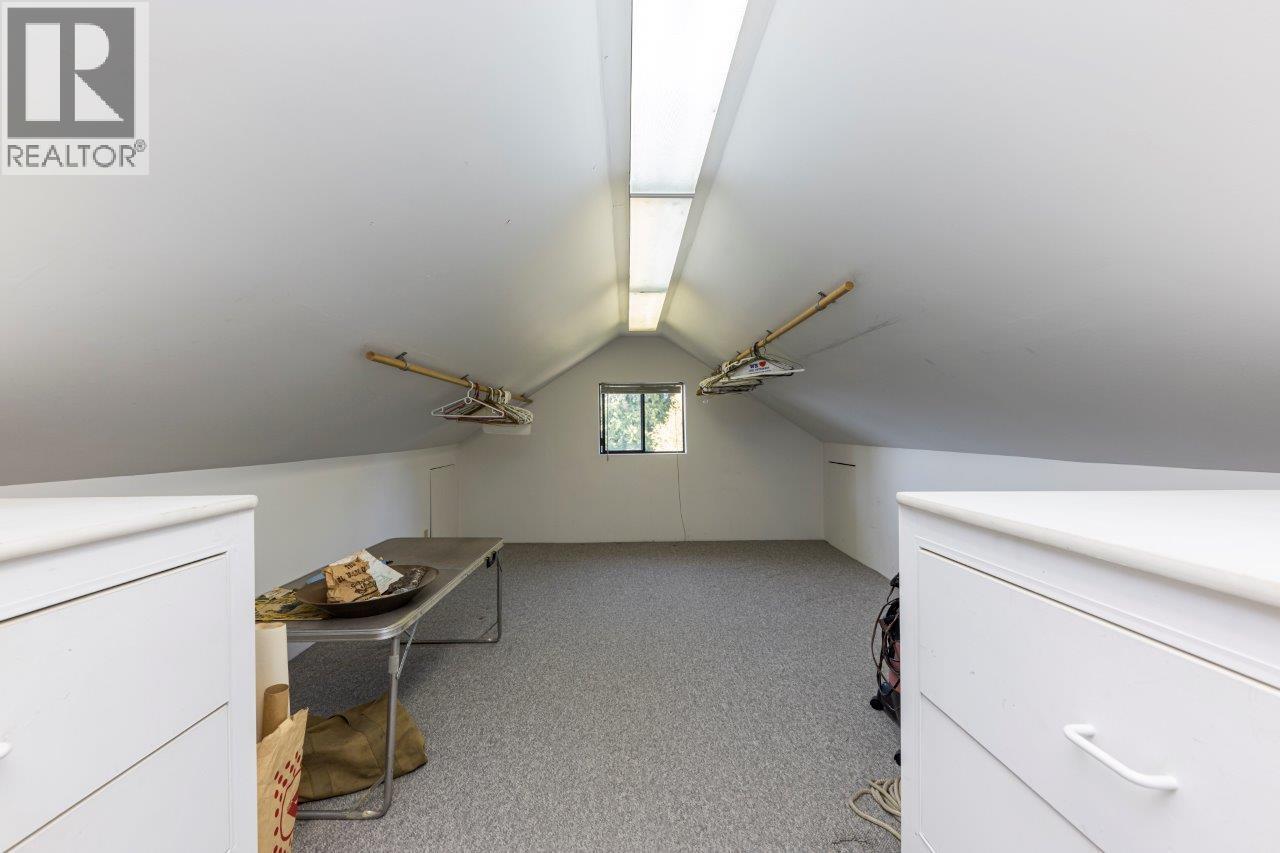 350 E WINDSOR ROAD, North Vancouver