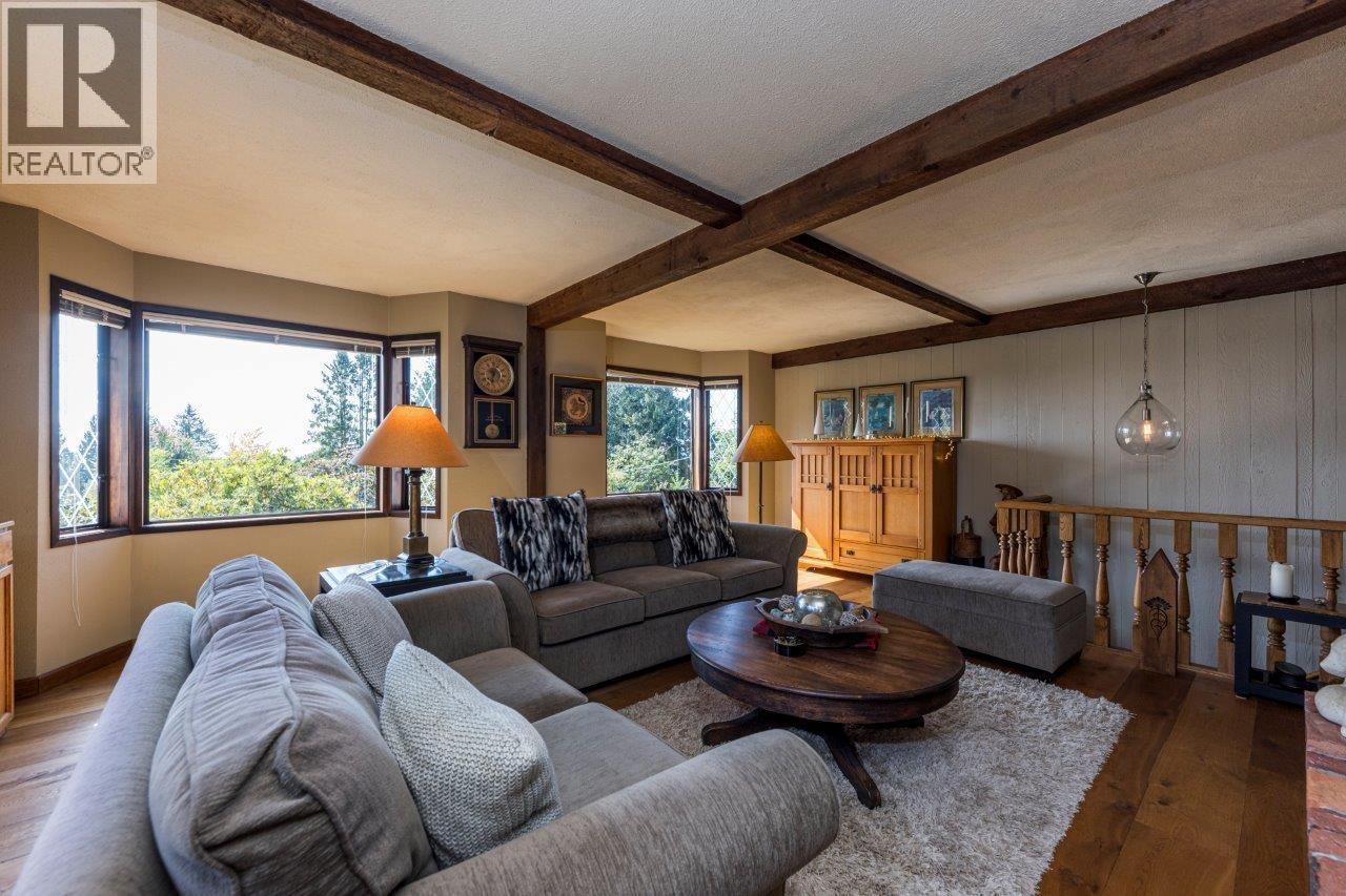 350 E WINDSOR ROAD, North Vancouver