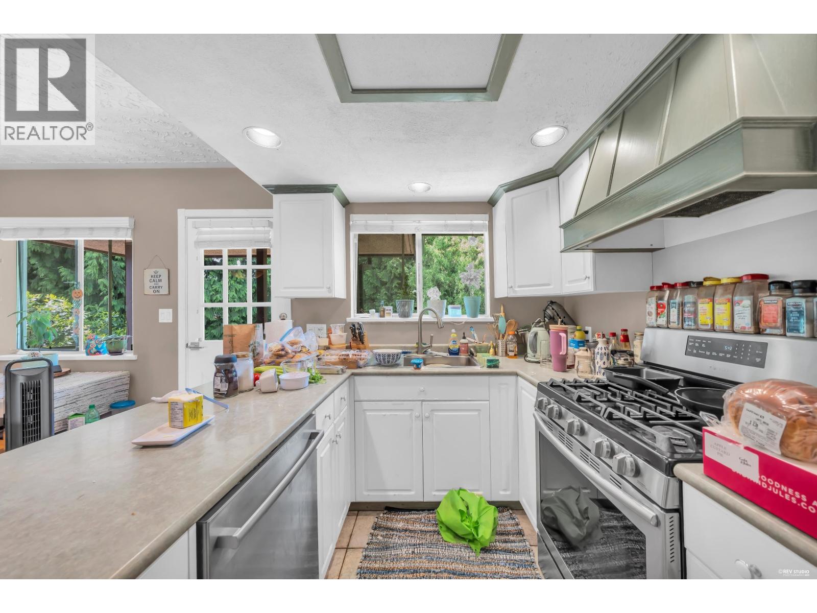959 CAITHNESS CRESCENT, Port Moody