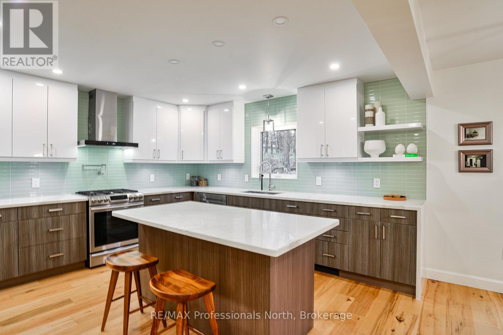 225 BLANCHARD STREET W, Gravenhurst (Muskoka (S)) — photo 2