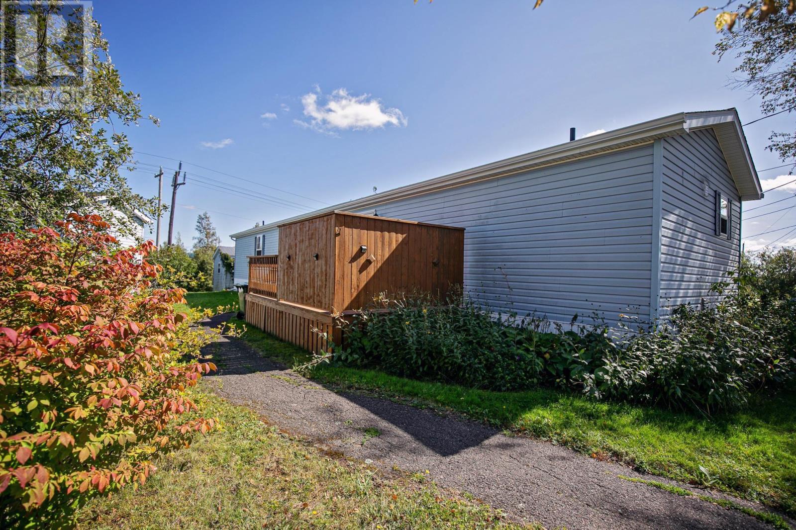 27 Fernwood Drive, Amherst — photo 2