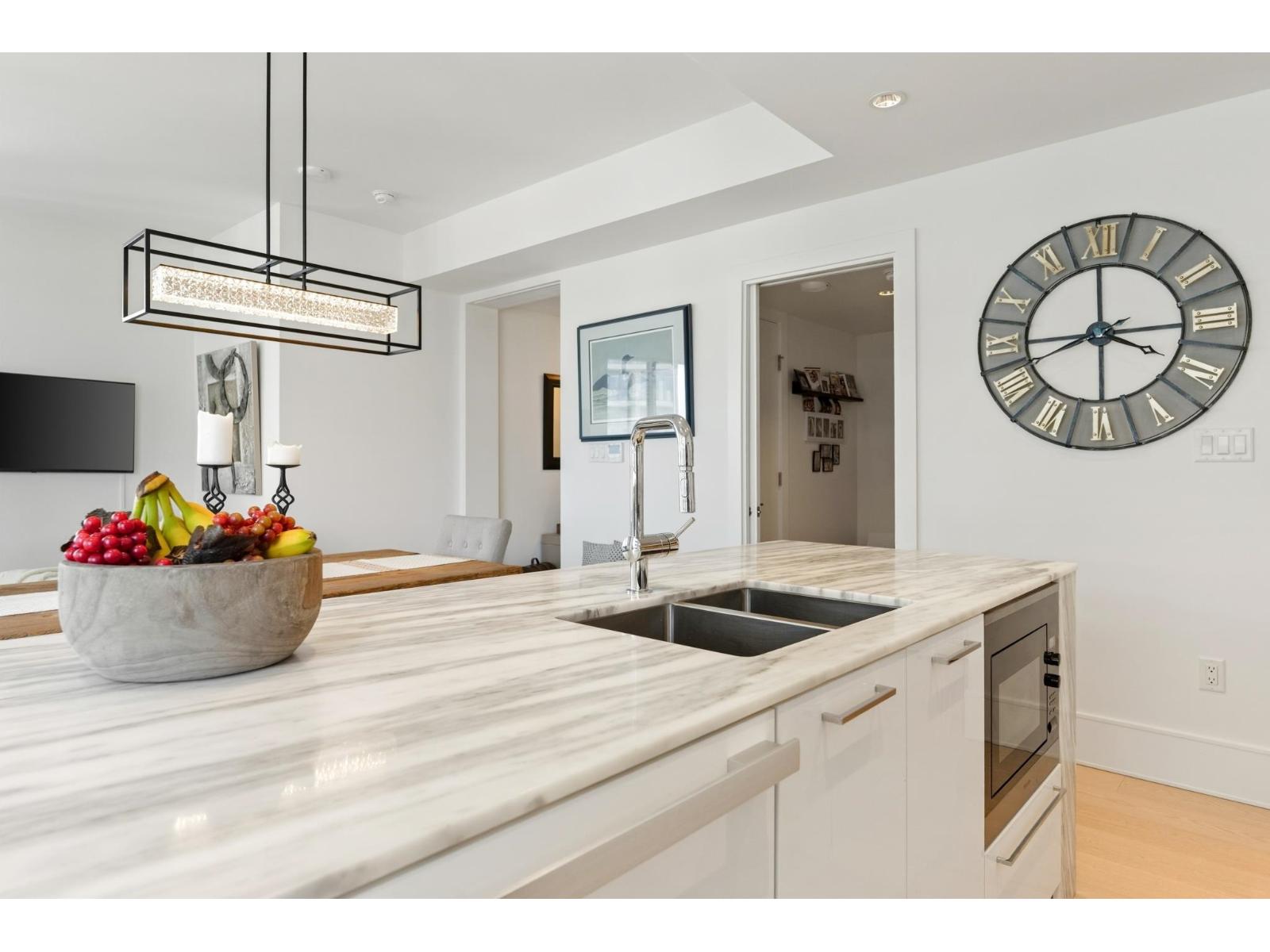 1504 1500 MARTIN STREET, White Rock