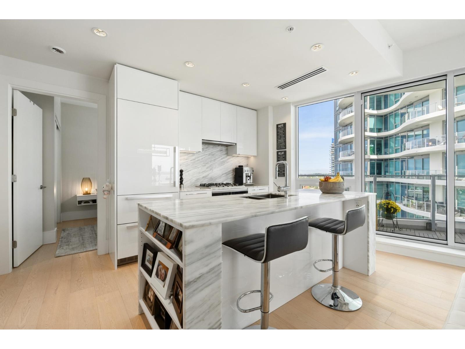 1504 1500 MARTIN STREET, White Rock