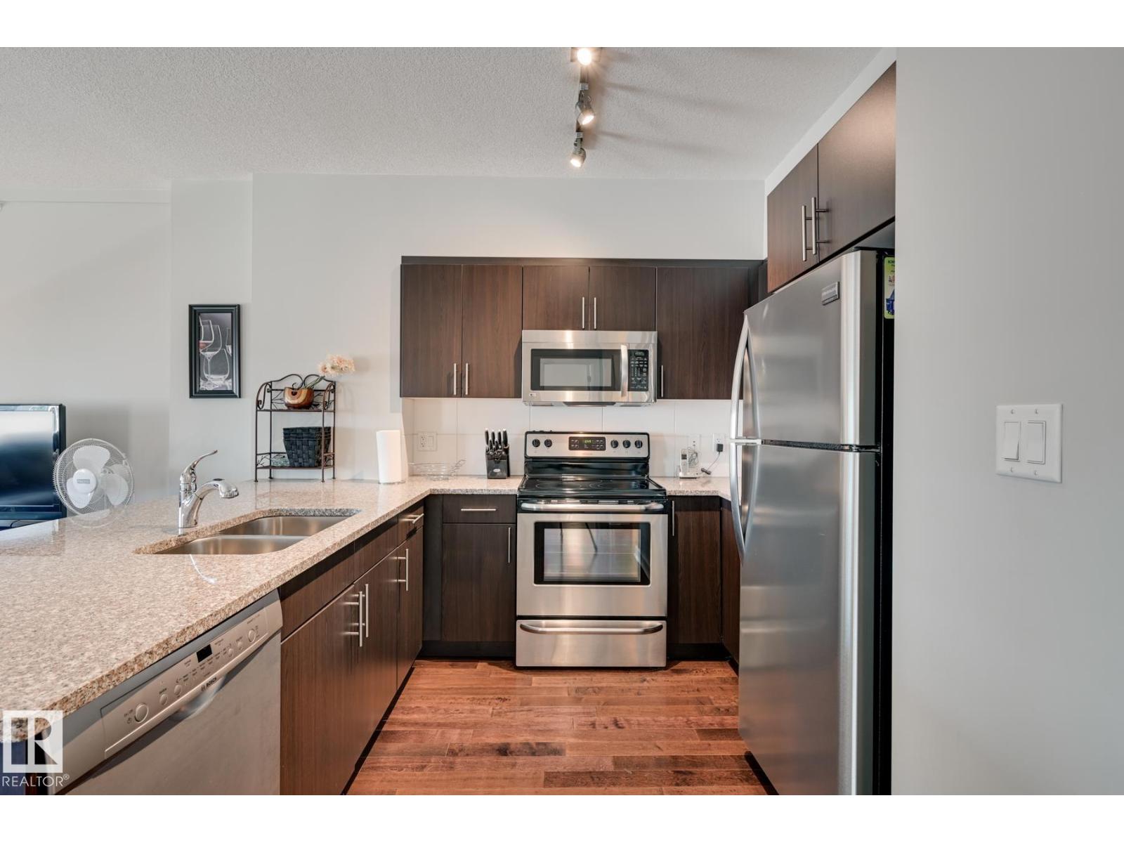 #802 10152 104 ST NW - 3