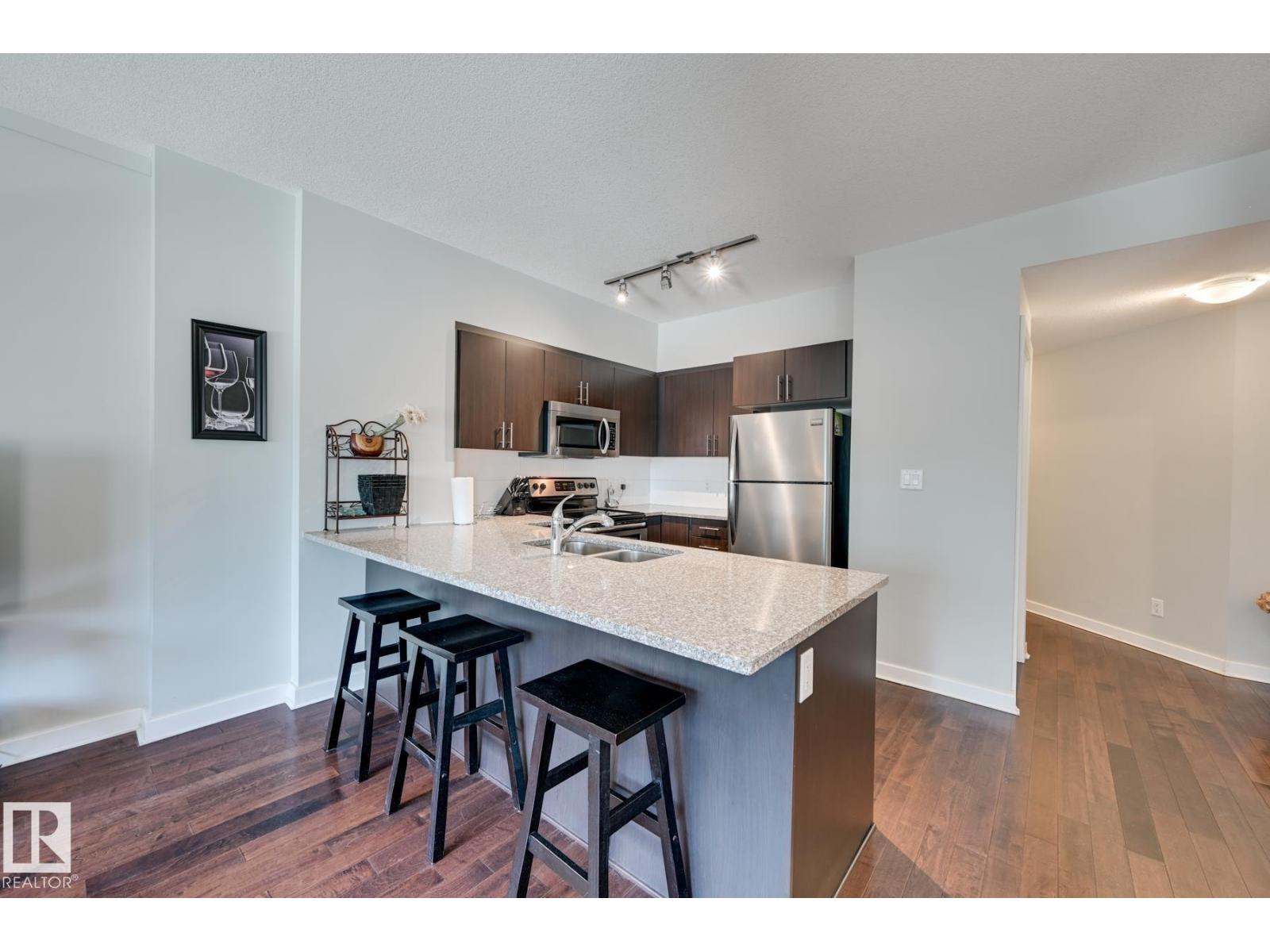 #802 10152 104 ST NW - 4