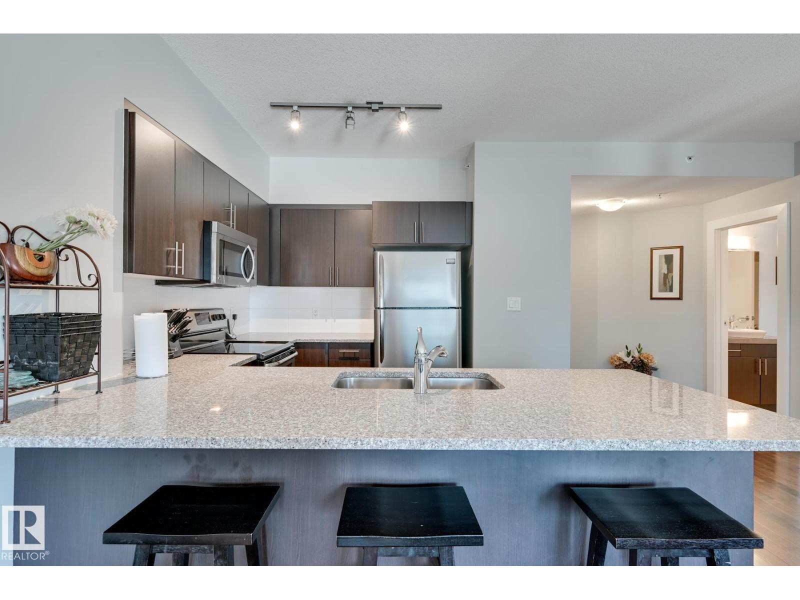 #802 10152 104 ST NW - 5