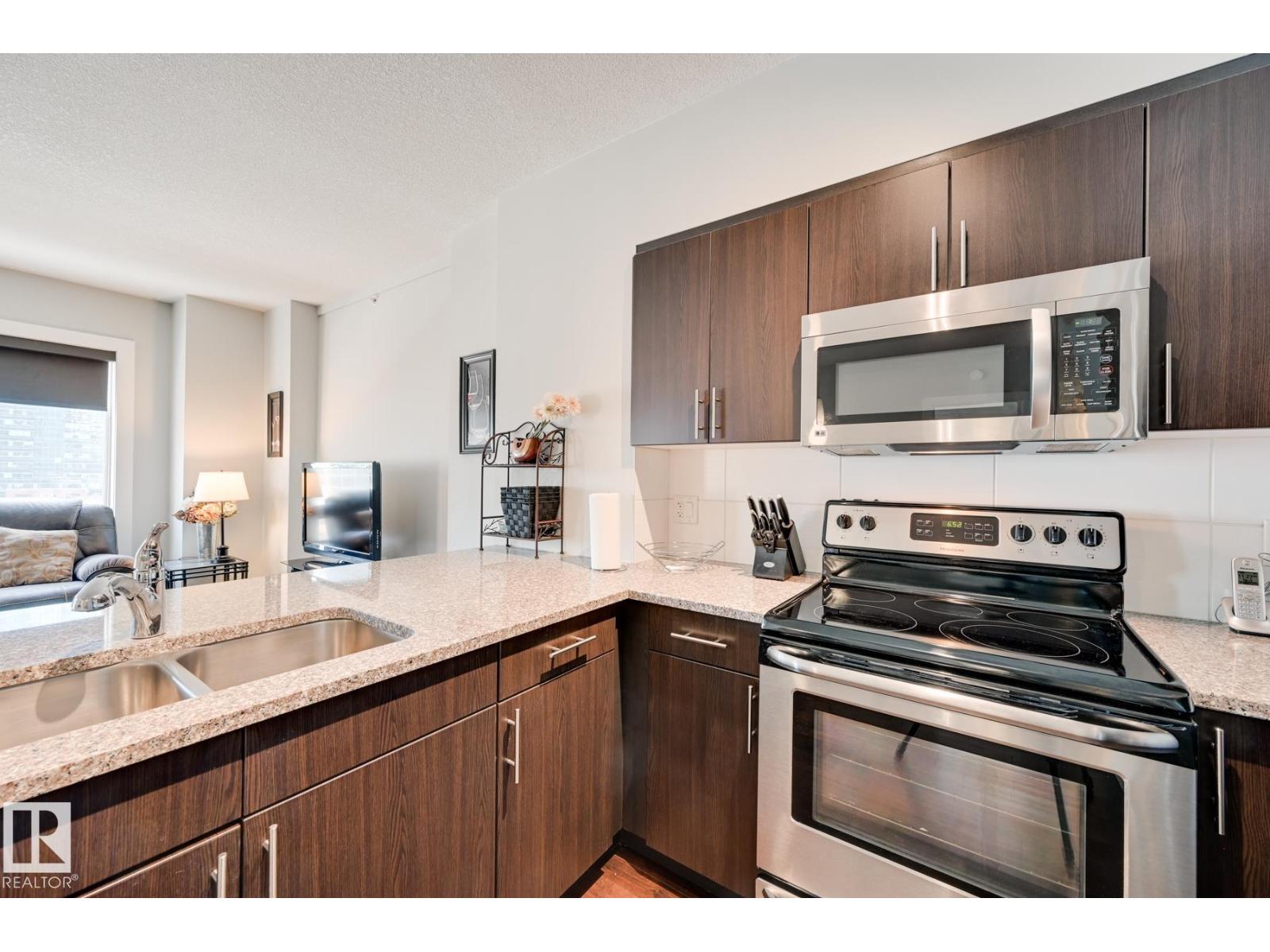 #802 10152 104 ST NW - 6