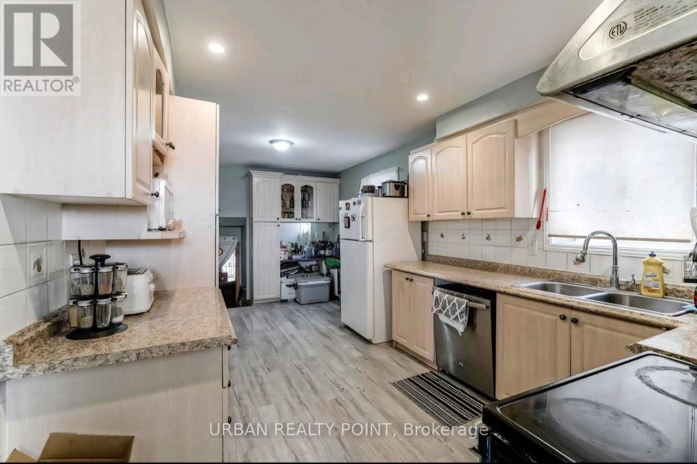 52 Fallway Road East, Brampton, ON photo 9