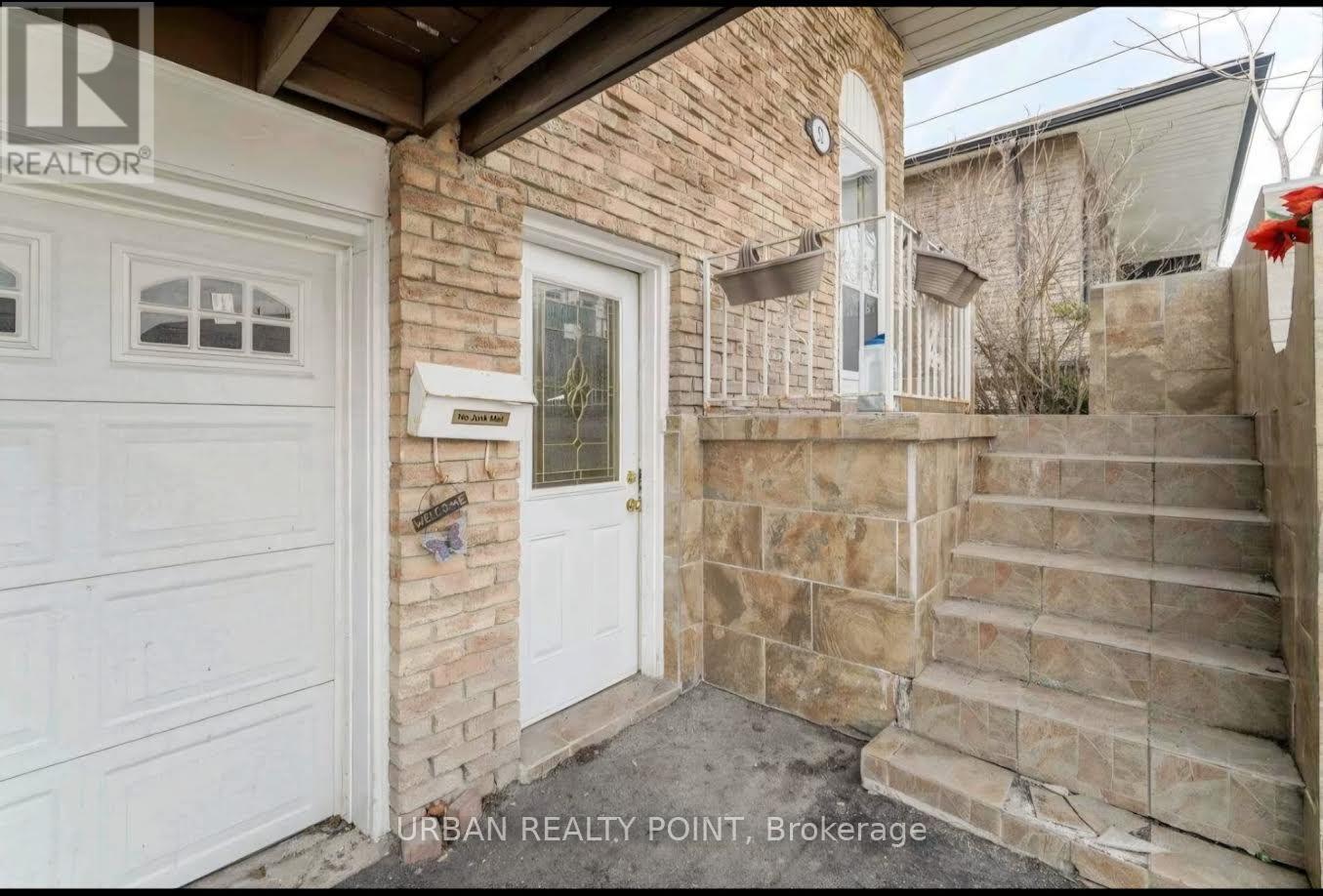 52 Fallway Road East, Brampton, ON photo 2
