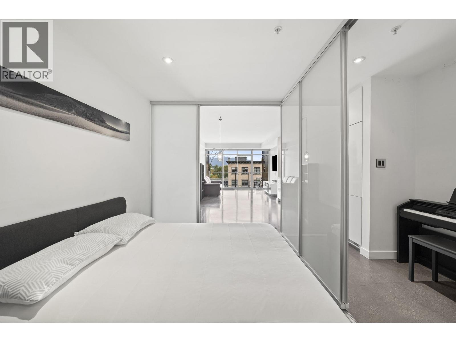 413 256 E 2ND AVENUE, Vancouver