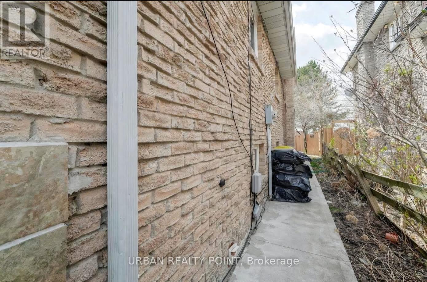 52 Fallway Road East, Brampton, ON photo 18