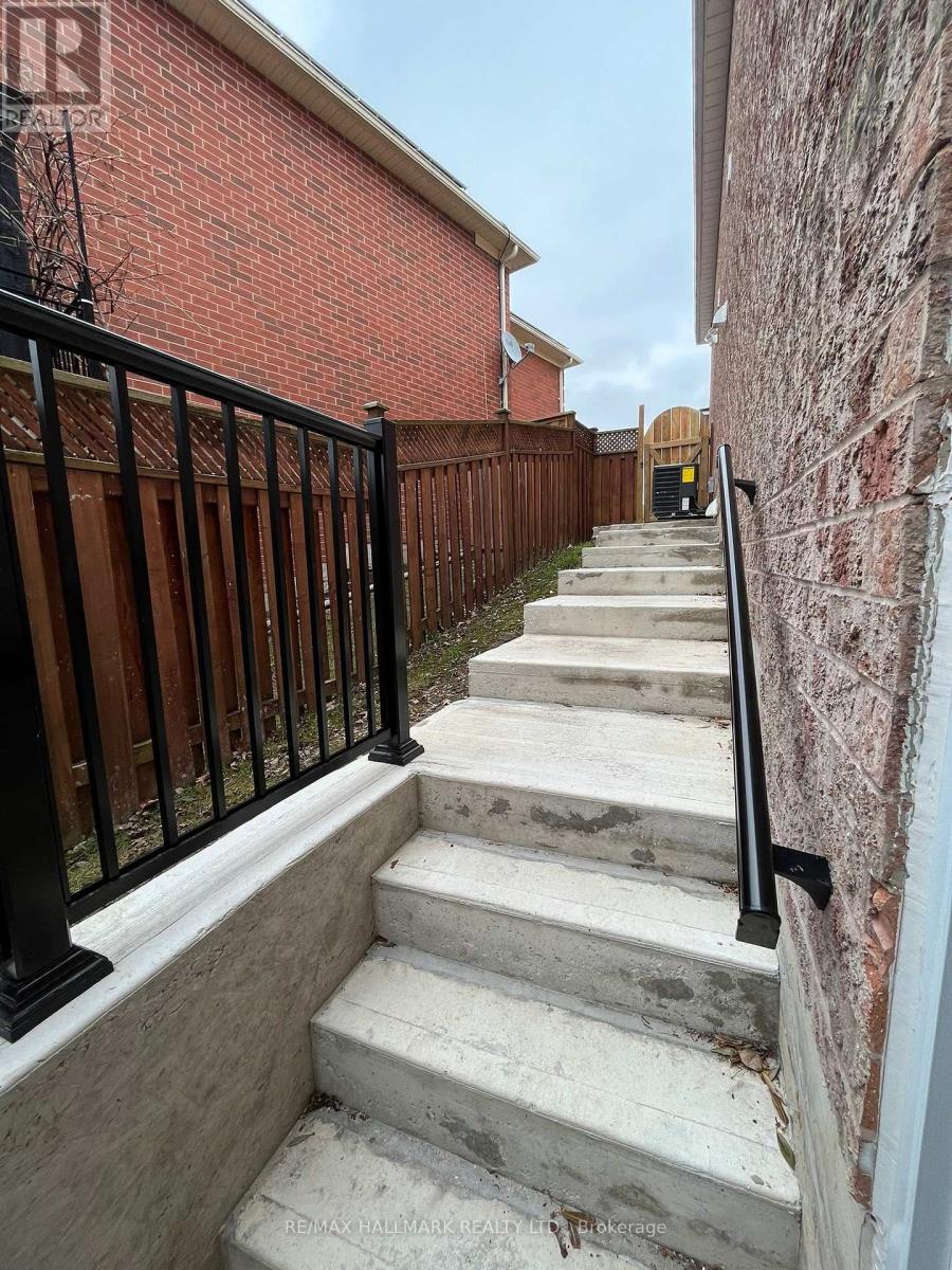 LOWER - 82 RUSH ROAD, Aurora (Bayview Wellington) — photo 9