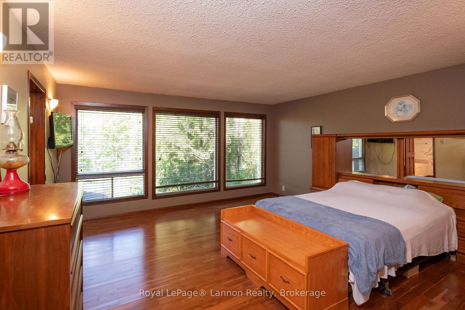 1319 VICTOR STREET - 15