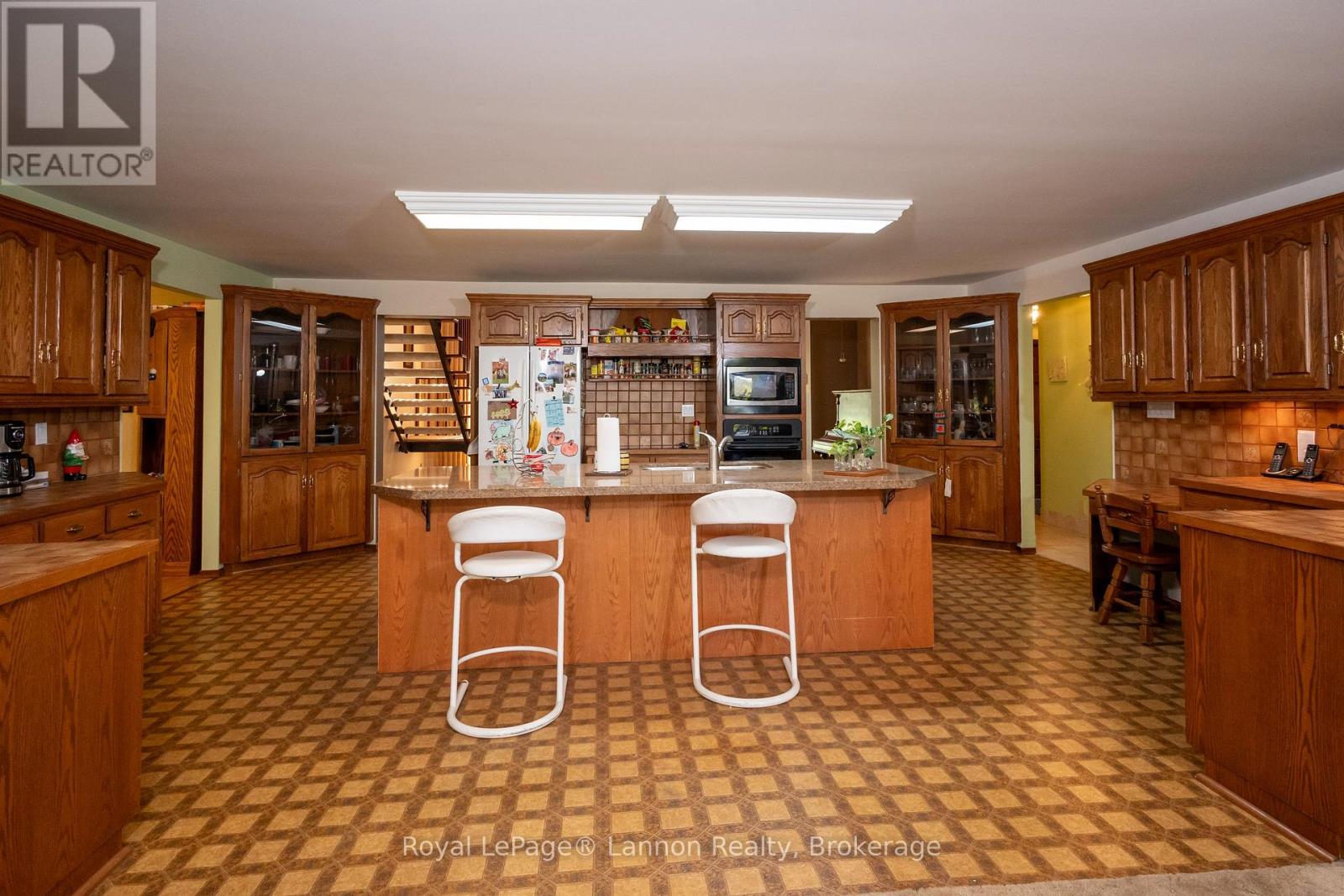 1319 VICTOR STREET - 14