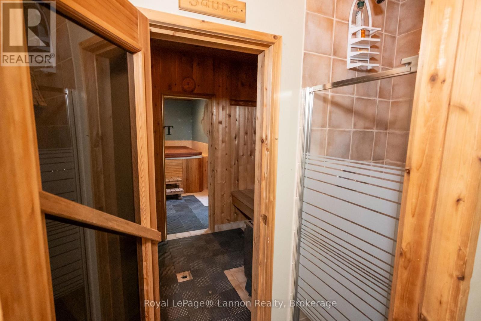 1319 VICTOR STREET - Image 35