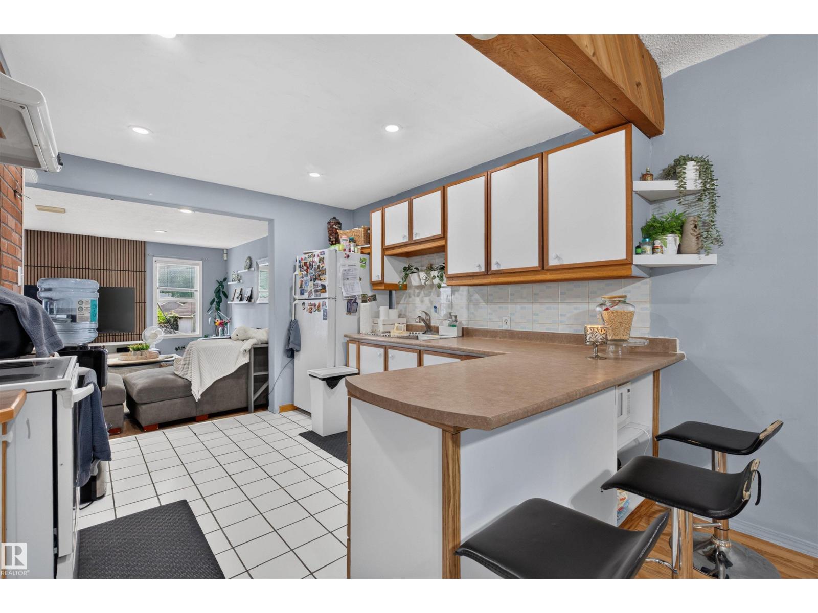 11549 82 ST NW - 11