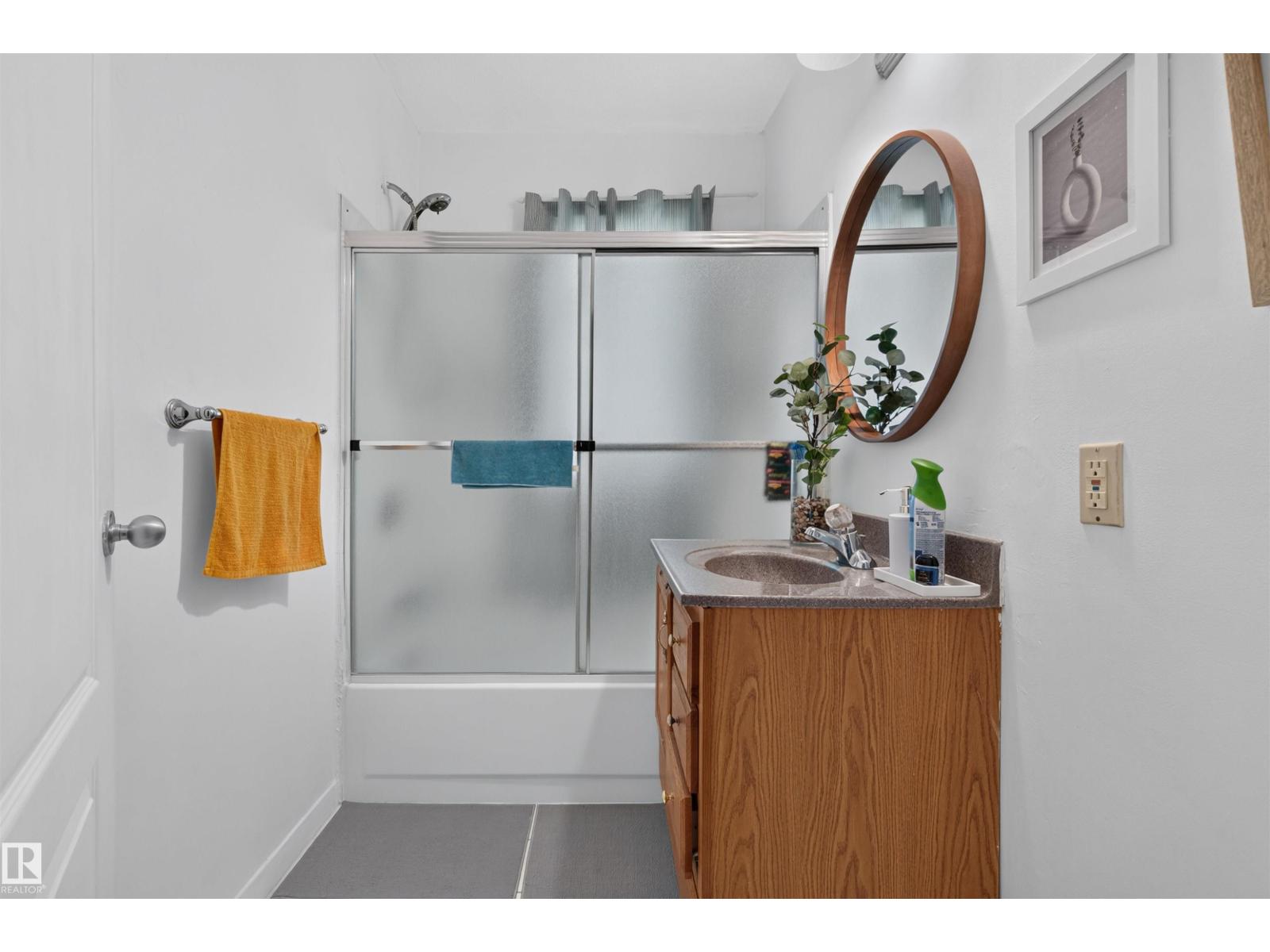 11549 82 ST NW - 8