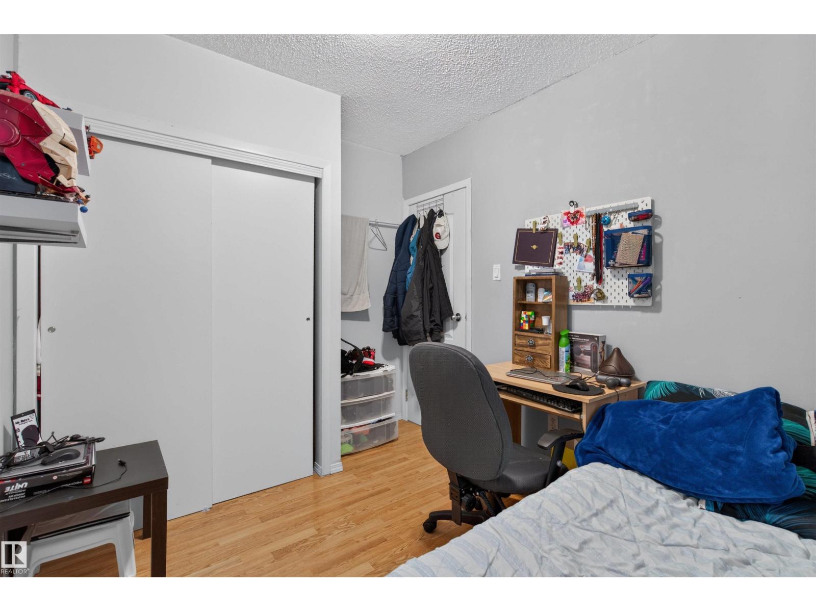 11549 82 ST NW - 10