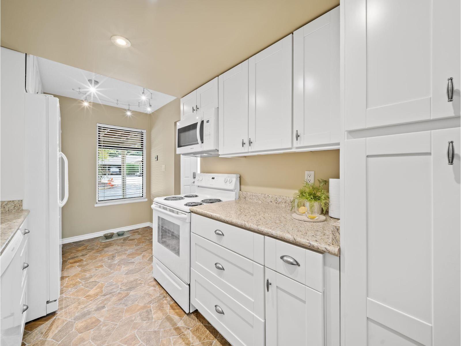 1789 LILAC DRIVE, White Rock