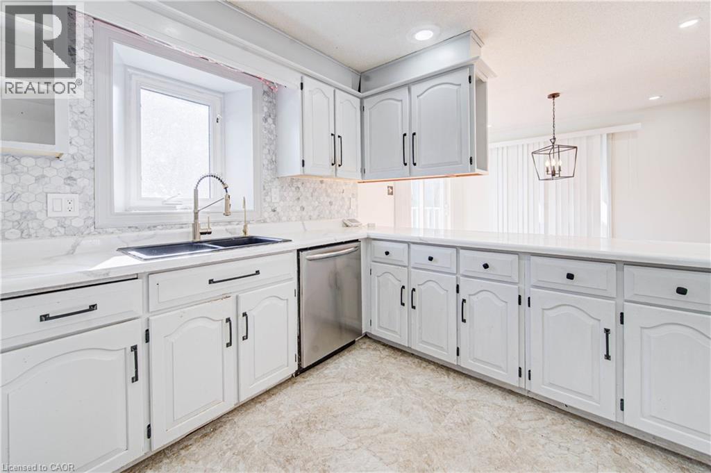 11 BROCK Road S - Image 21